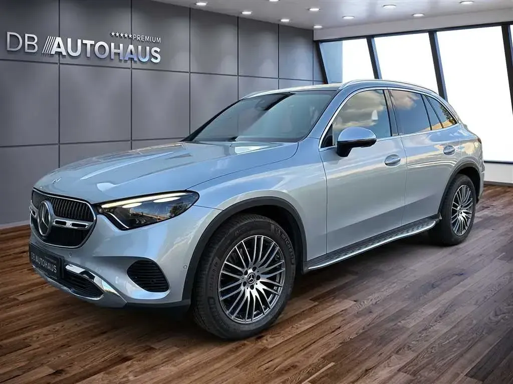 Gebraucht Mercedes GLC200 Avantgarde 204 PS (150 kW) 2025 SUV