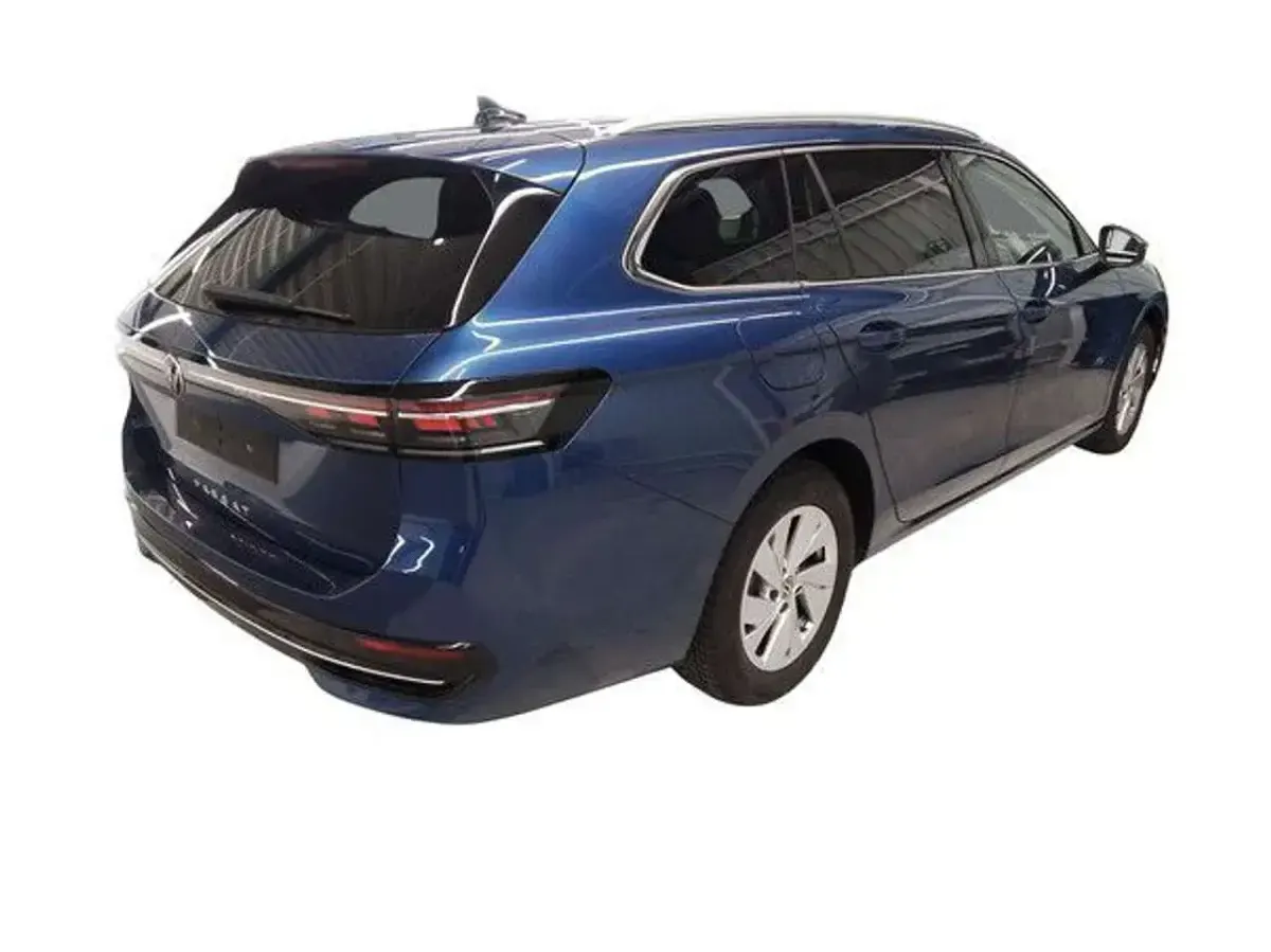 Używany VW Passat Elegance 150 KM (110 kW) 2025 Niebieski Kombi