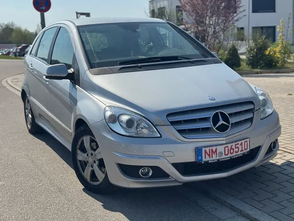 Gebraucht Mercedes B180 109 PS (80 kW) 2009 Silber Van / Kleinbus
