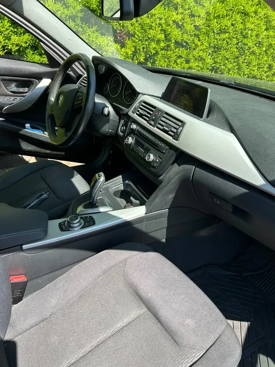 Gebraucht BMW 318 2012 Schwarz Limousine