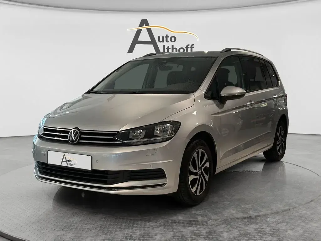 Gebraucht VW Touran Active 150 PS (110 kW) 2023 Silber Van / Kleinbus