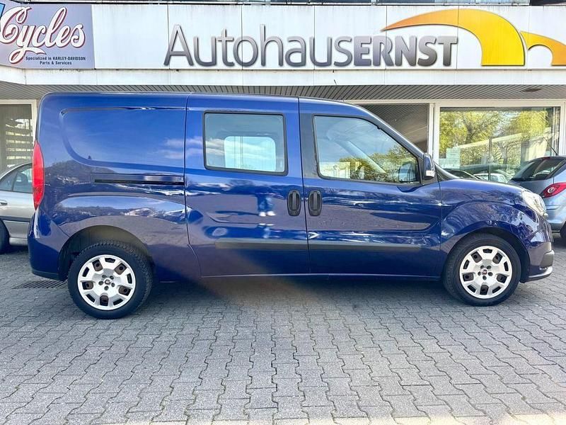 Gebraucht Fiat Doblò 105 PS (77 kW) 2017 Blau Van / Kleinbus