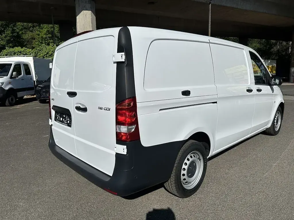 Gebraucht Mercedes Vito 163 PS (119 kW) 2023 Weiß Van