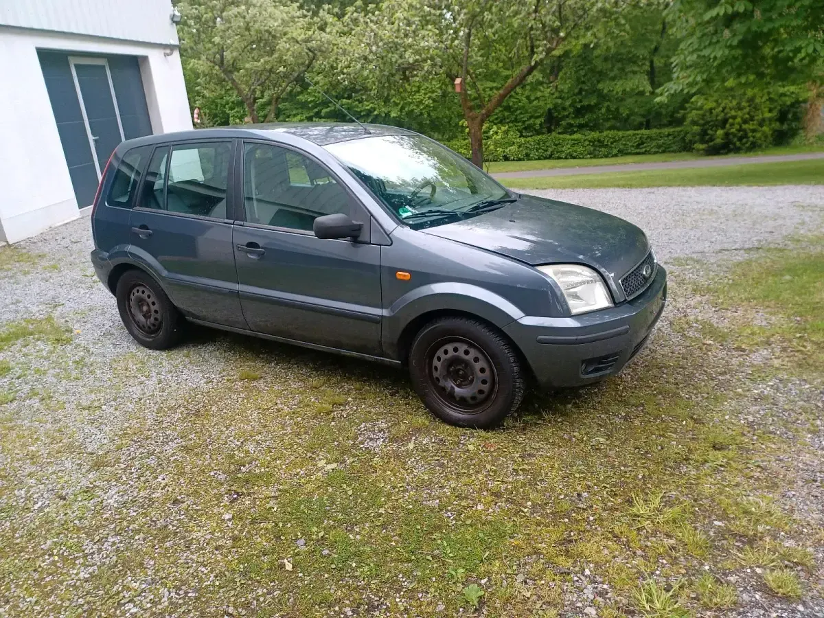 Brugt Ford Fusion 101 HK (74 kW) 2004 Grå Hatchback