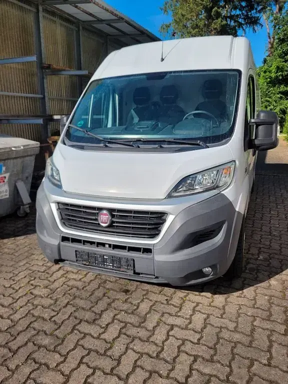 Gebraucht Fiat 130 131 PS (96 kW) 2016 Weiß Van / Kleinbus