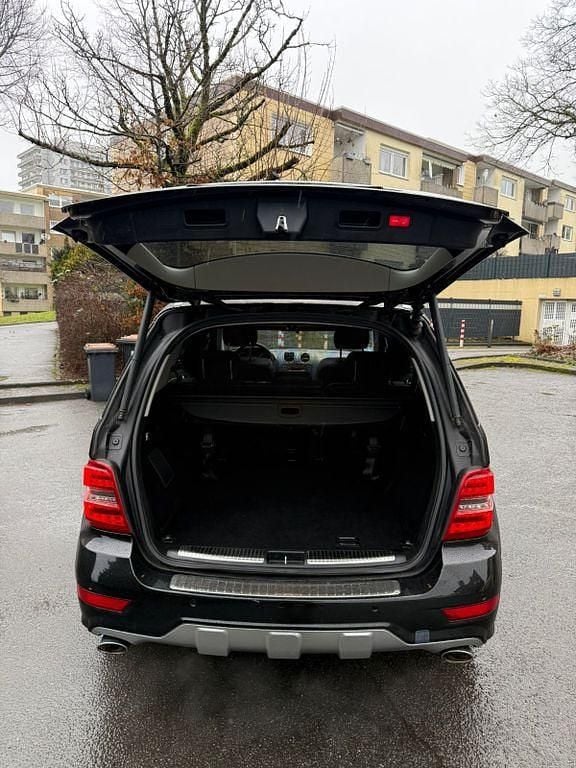 Gebraucht Mercedes ML350 231 PS (169 kW) 2011 Schwarz SUV