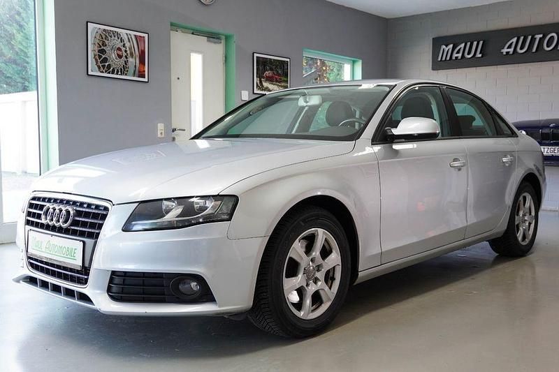 Silber Gebraucht 2011 Audi A4 Attraction Limousine | 9.100 € (Fairer Preis) - Bild 1/4