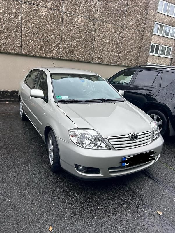 Grau Gebraucht 2004 Toyota Corolla Limousine | 4.200 € (Fairer Preis) - Bild 1/4