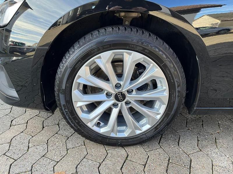 Gebraucht Audi A4 Sport 163 PS (119 kW) 2024 Mythosschwarz metallic Kombi