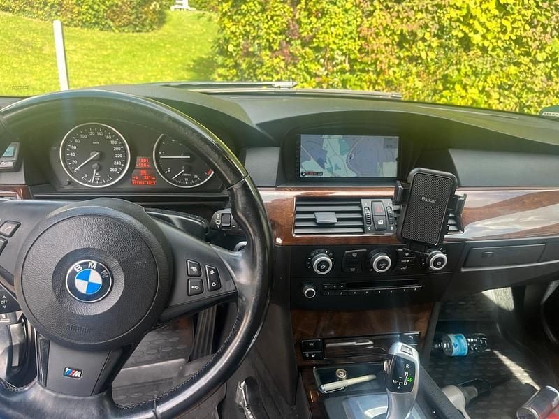 Gebraucht BMW 520 177 PS (130 kW) 2010 Schwarz Kombi