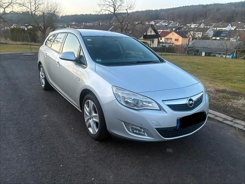 Gebraucht Opel Astra 110 PS (80 kW) 2012 Silber Kombi