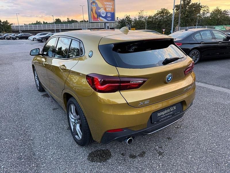 Gebraucht BMW X2 M Sport 125 PS (91 kW) 2022 Gold SUV