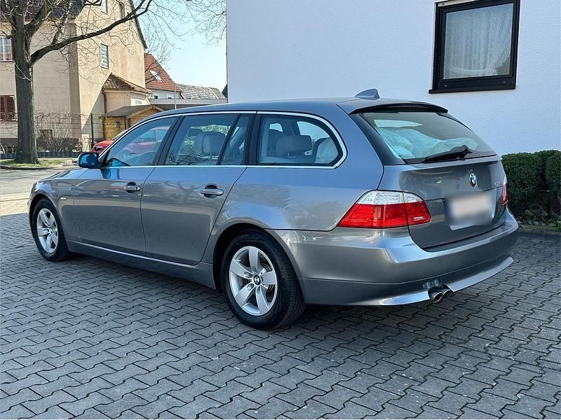 Gebraucht BMW 525 197 PS (144 kW) 2009 Grau Kombi
