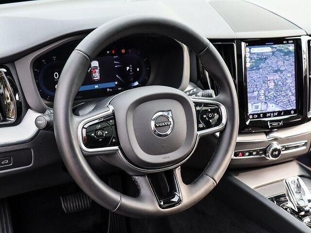 Gebraucht Volvo XC60 Plus 197 PS (144 kW) 2022 Schwarz SUV