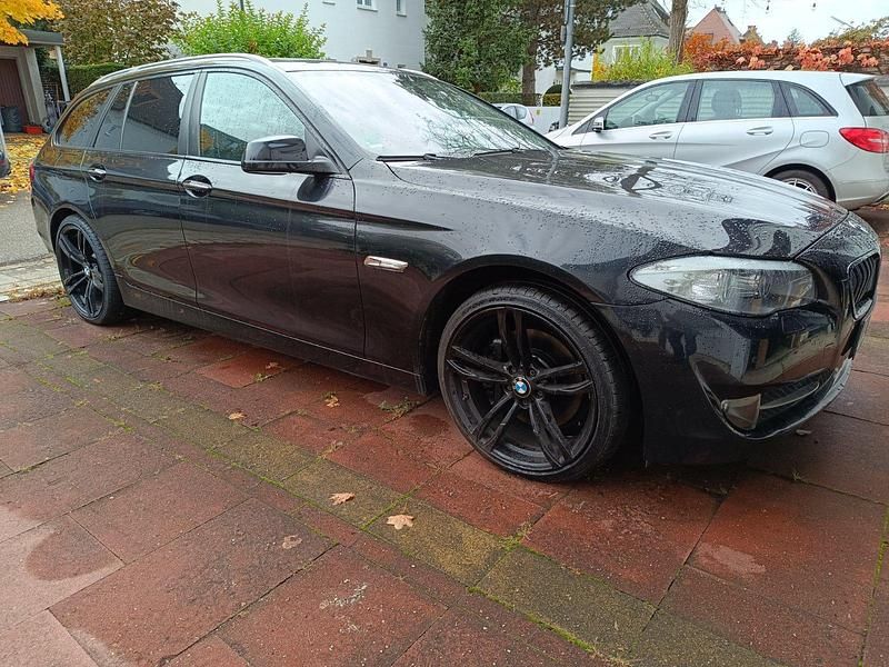 Gebraucht BMW 530 258 PS (189 kW) 2013 Schwarz Kombi