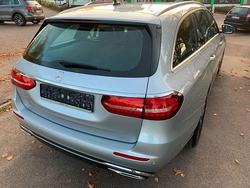 Gebraucht Mercedes E220 Avantgarde 192 PS (141 kW) 2022 Silber Limousine
