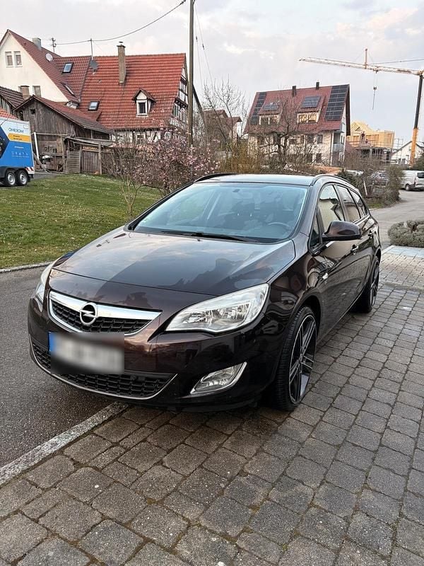 Gebraucht Opel Astra 140 PS (102 kW) 2012 Braun Kombi