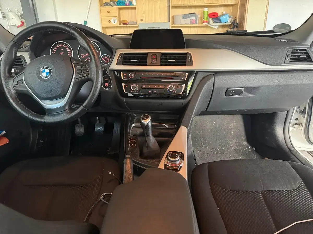 Gebraucht BMW 318 150 PS (110 kW) 2015 Weiß Kombi