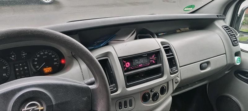 Gebraucht Opel Vivaro 101 PS (74 kW) 2004 Weiß Van / Kleinbus