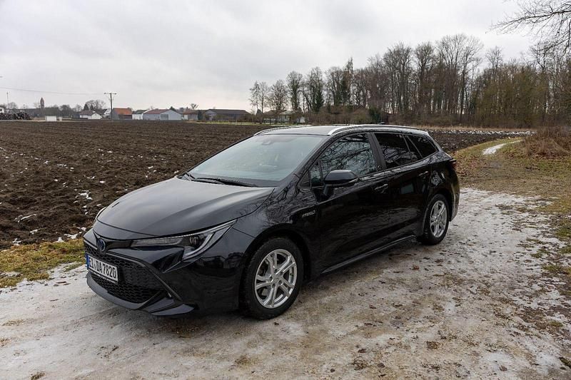 Schwarz Gebraucht 2021 Toyota Corolla Team Kombi | 22.999 € (Guter Preis) - Bild 1/4