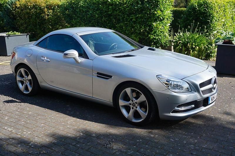 Silber Gebraucht 2011 Mercedes SLK250 Edition 1 Cabrio | 22.800 € (Fairer Preis) - Bild 1/4