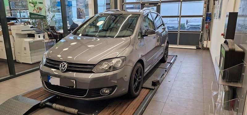 Grau Gebraucht 2011 VW Golf VI Style Kleinwagen | 6.200 € (Fairer Preis) - Bild 1/4