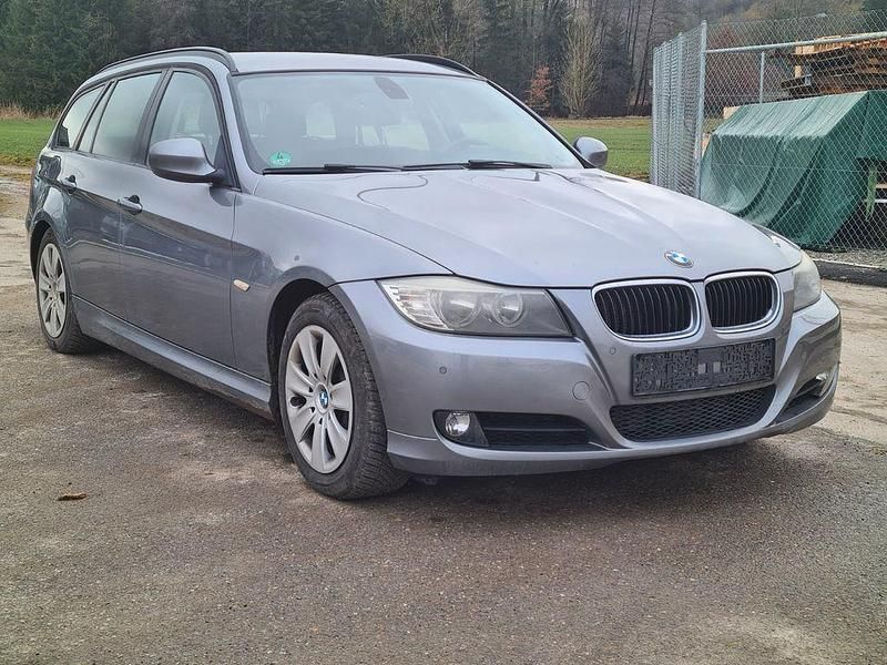 Gebraucht BMW 318 Comfort Edition 143 PS (105 kW) 2011 Grau Kombi