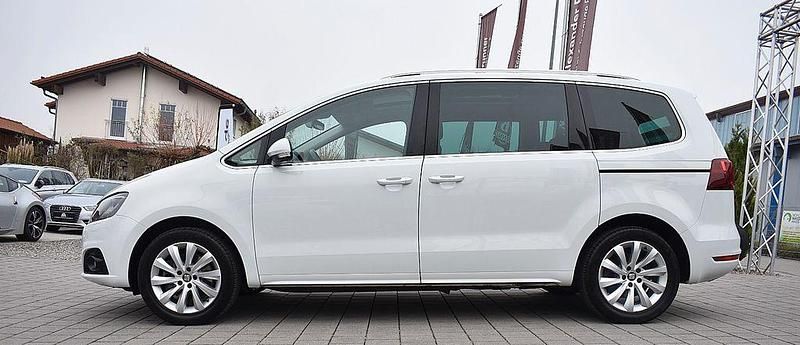 Weiß Gebraucht 2019 Seat Alhambra Style Van / Kleinbus | 26.900 € (Etwas zu teuer) - Bild 1/4