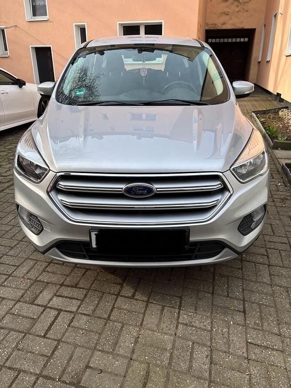 Gebraucht Ford Kuga 150 PS (110 kW) 2018 Silber SUV