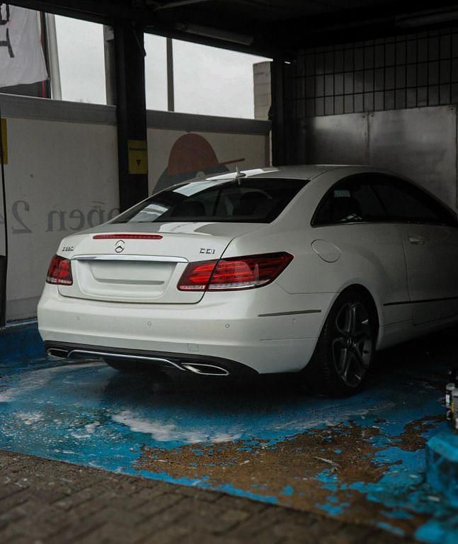 Gebraucht Mercedes E220 170 PS (125 kW) 2014 Weiß Coupé