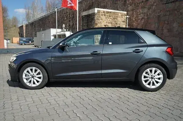 Gebraucht Audi A1 Comfort 2024 Grau SUV