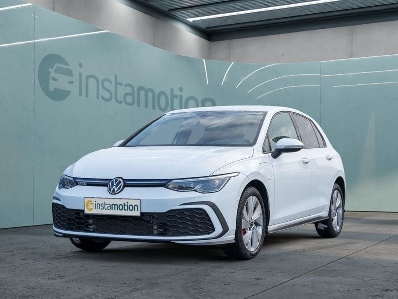 Weiß Gebraucht 2022 VW Golf VIII GTE Limousine | 26.610 € (Fairer Preis) - Bild 1/4