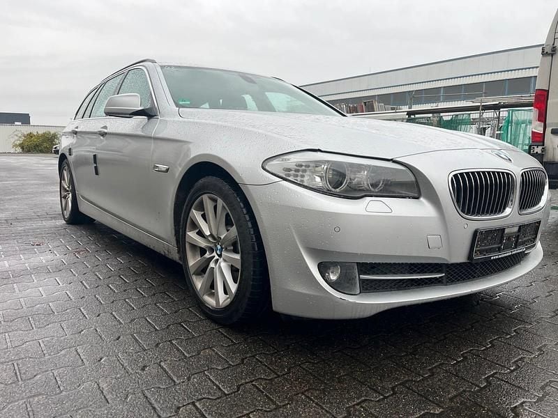 Silber Gebraucht 2011 BMW 525 Kombi | 4.700 € (Guter Preis) - Bild 1/4