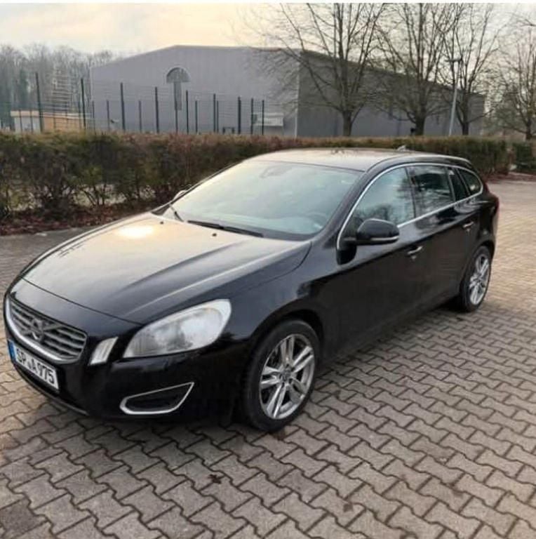 Schwarz Gebraucht 2011 Volvo V60 Kombi | 4.700 € (Guter Preis) - Bild 1/3