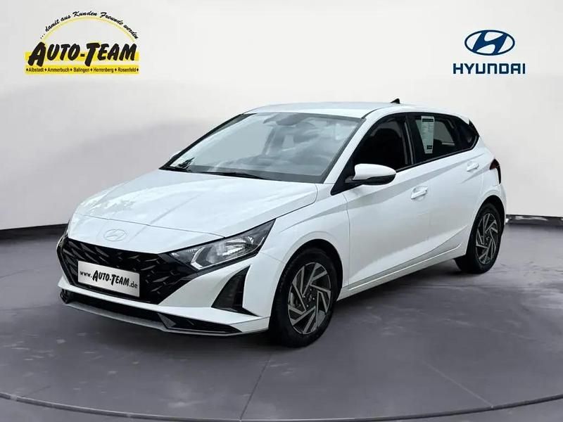 Atlas white Gebraucht 2025 Hyundai i20 Trend Kleinwagen | 23.450 € (Teuer) - Bild 1/4