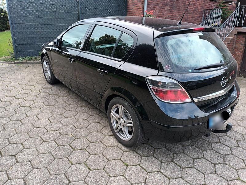 Gebraucht Opel Astra Edition 116 PS (85 kW) 2009 Schwarz Limousine