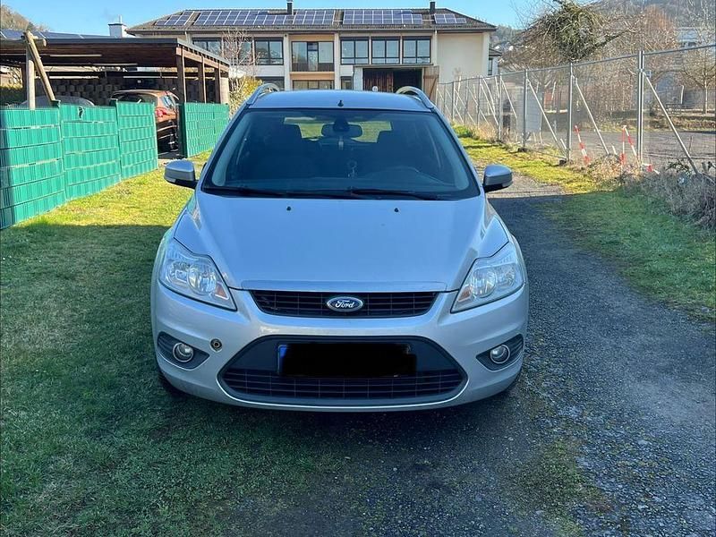 Gebraucht Ford Focus Ambiente 101 PS (74 kW) 2008 Silber Limousine