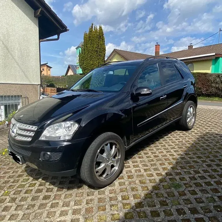 Second-hand Mercedes 280 190 CP (139 kW) 2007 Negru SUV