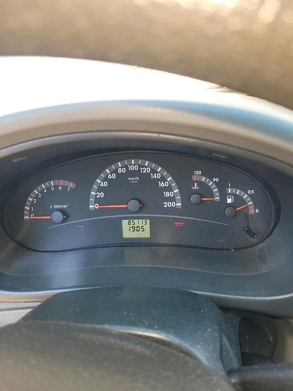 Gebraucht Lada Kalina 90 PS (66 kW) 2009 Silber Kleinwagen