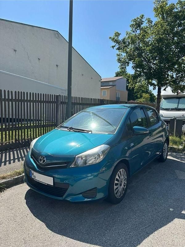 Blau Gebraucht 2013 Toyota Yaris Edition Kleinwagen | 8.200 € (Fairer Preis) - Bild 1/4