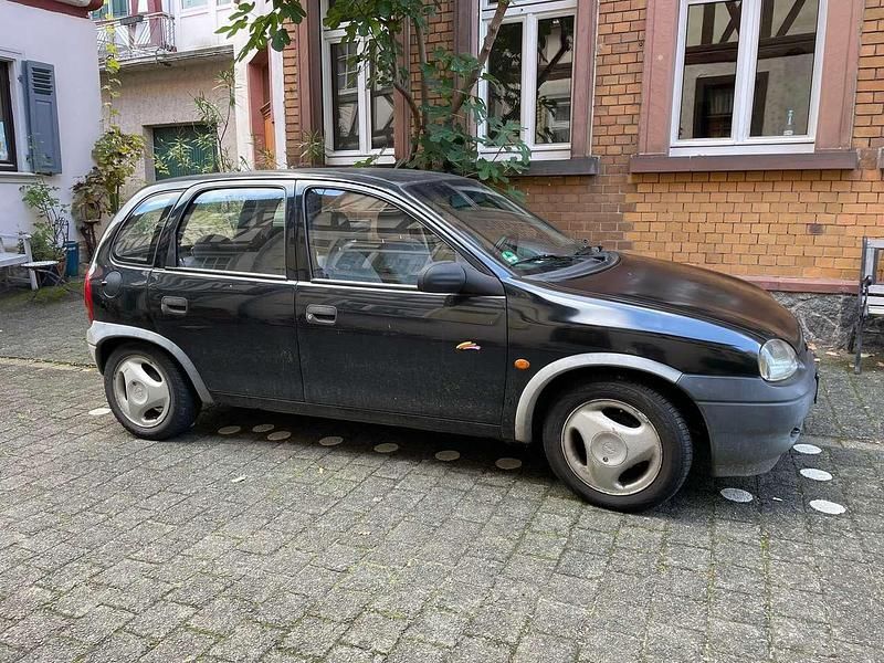 Schwarz Gebraucht 1997 Opel Corsa Swing Limousine | 950 € (Fairer Preis) - Bild 1/4