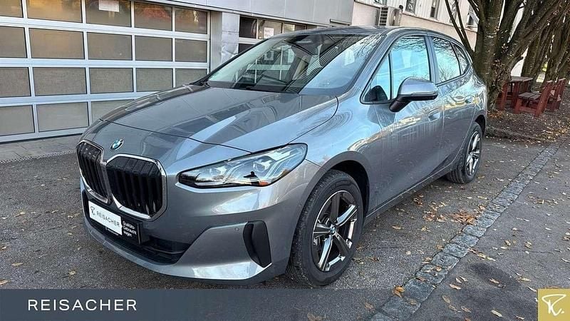 Grau Gebraucht 2024 BMW 218 Active Tourer Van / Kleinbus | 29.998 € (Guter Preis) - Bild 1/4