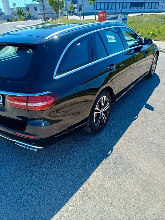 Gebraucht Mercedes E200 Avantgarde 197 PS (144 kW) 2023 Schwarz Limousine