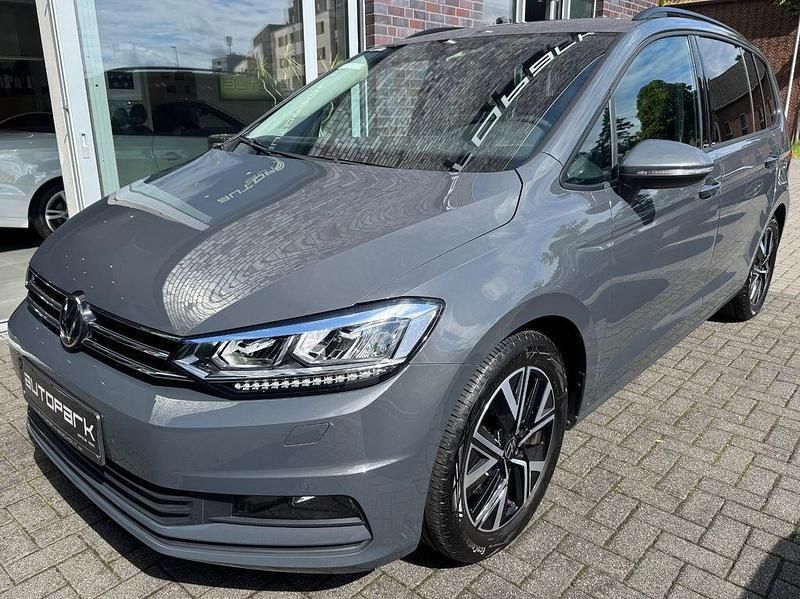 Grau Gebraucht 2023 VW Touran Comfortline Van / Kleinbus | 29.900 € (Fairer Preis) - Bild 1/4