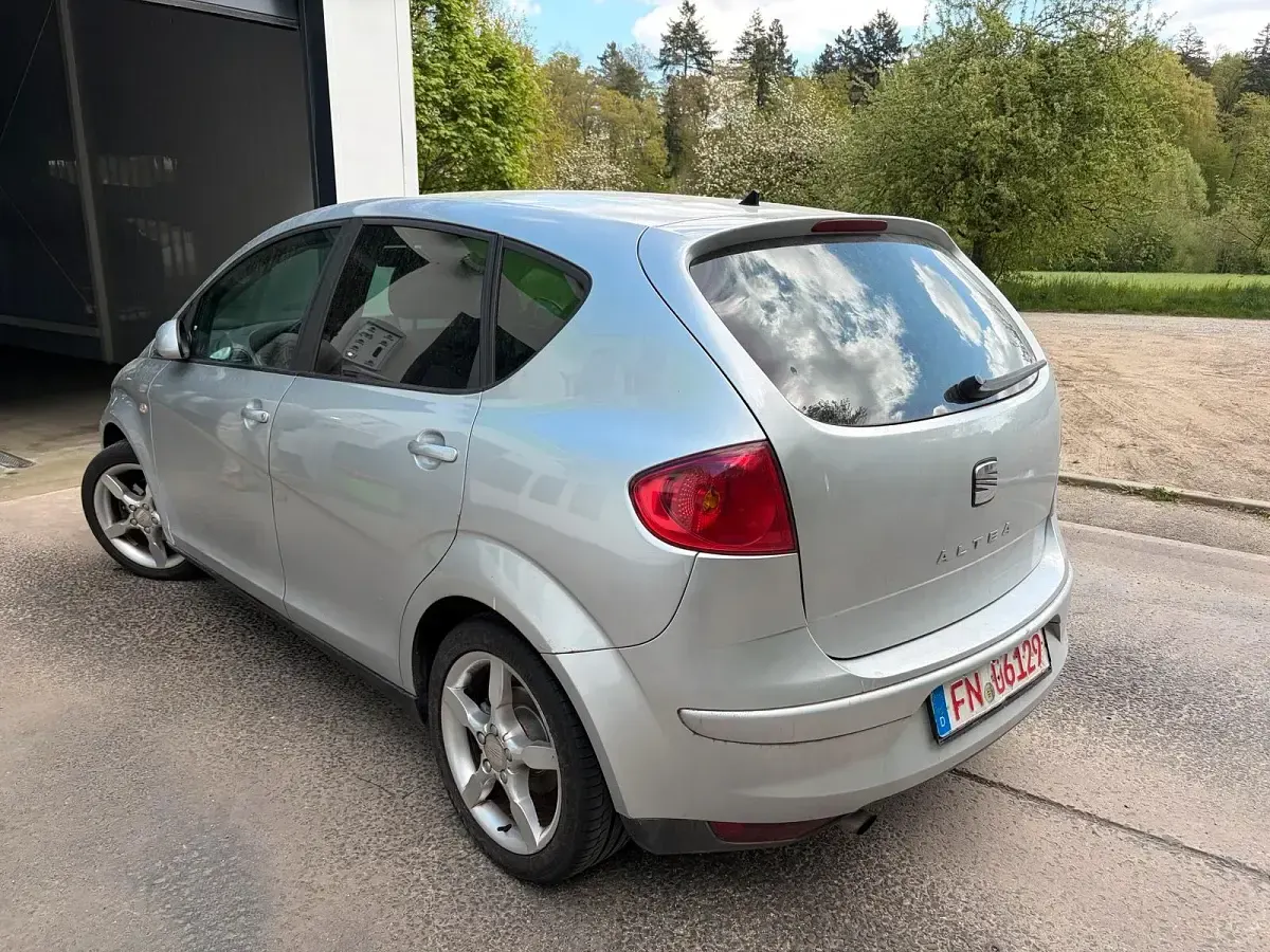 Occasion Seat Altea 102 ch (75 kW) 2005 Argent Monospace