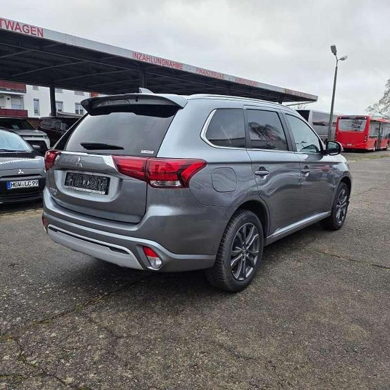 Gebraucht Mitsubishi Outlander P-HEV Basis 135 PS (99 kW) 2020 Platinumgrau SUV