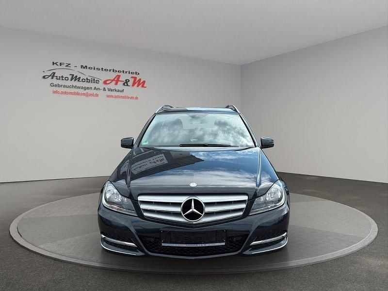 Schwarz Gebraucht 2011 Mercedes C200 Avantgarde Limousine | 5.299 € (Guter Preis) - Bild 1/4