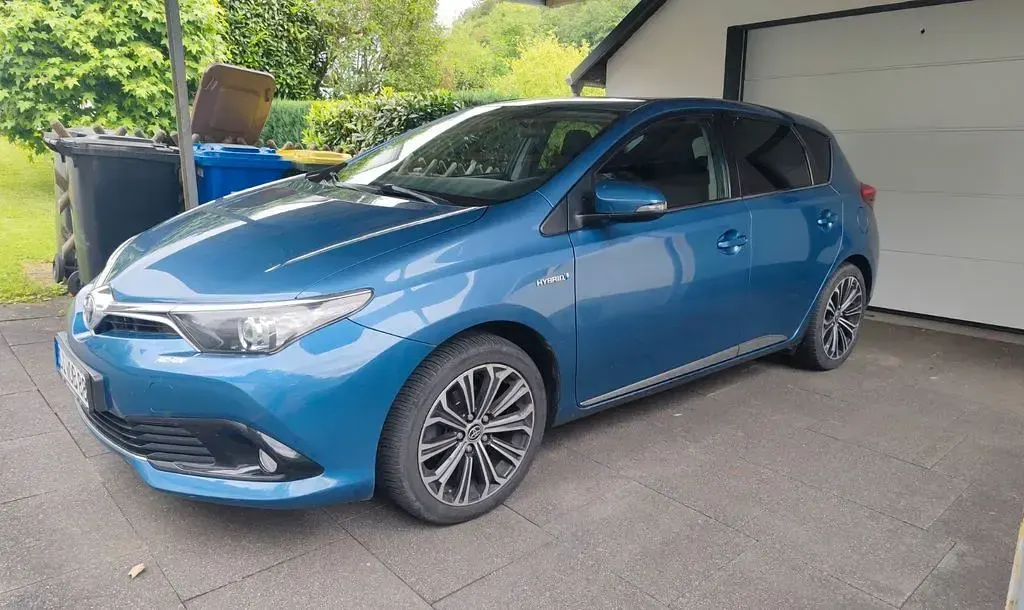 Gebraucht Toyota Auris Edition-S 99 PS (72 kW) 2016 Blau Limousine