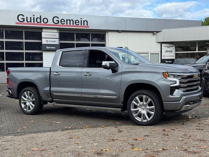 Neu Chevrolet Silverado 426 PS (313 kW) 2025 Grau SUV