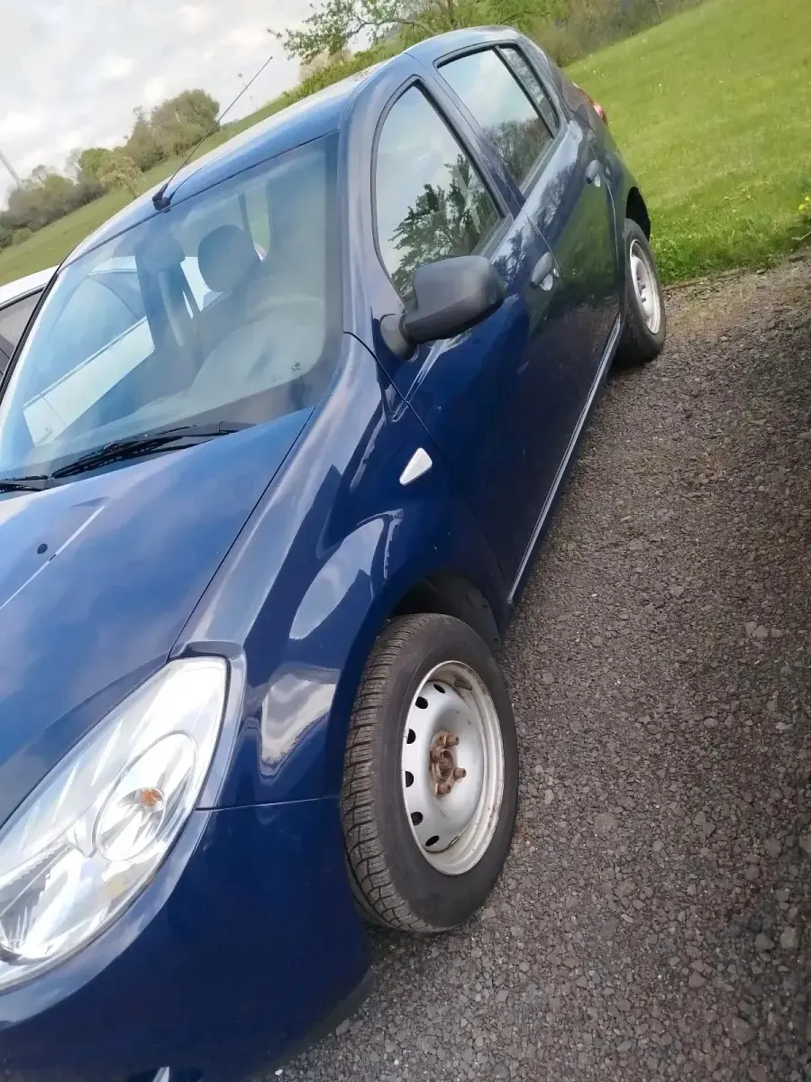 Gebraucht Dacia Sandero 75 PS (55 kW) 2010 Blau Kombi
